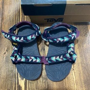 Toddler girl Tevas